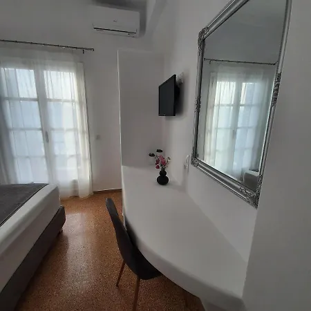 Apartment Flora & Naousa (Paros)