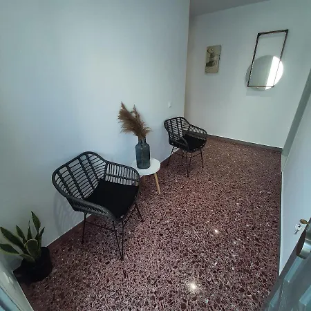 Flora & Naousa (Paros)