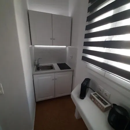 Flora & Naousa (Paros)