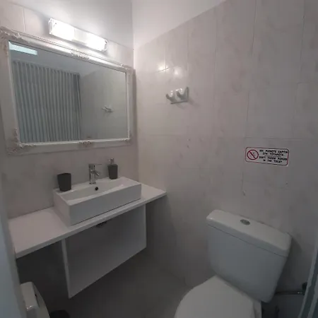 Flora & Naousa (Paros)