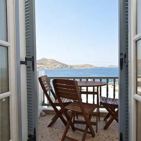 Flora & Naousa (Paros)