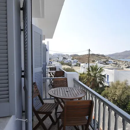 Flora & Naousa (Paros)