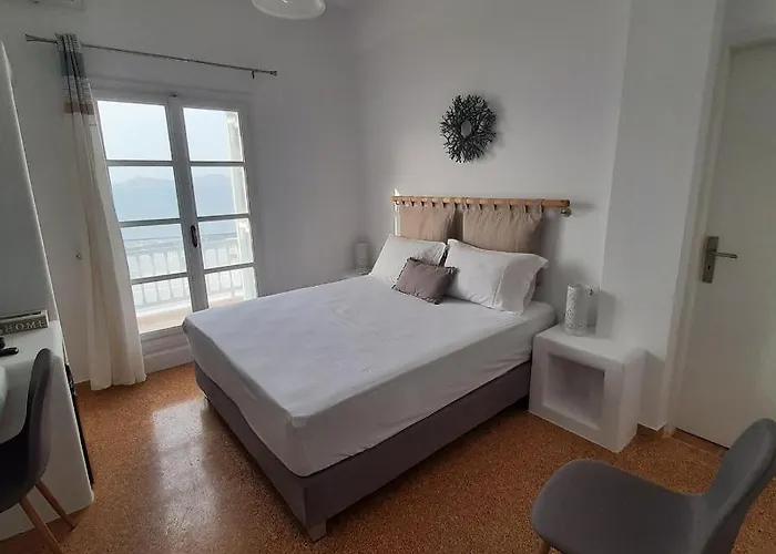 Διαμέρισμα Flora & *