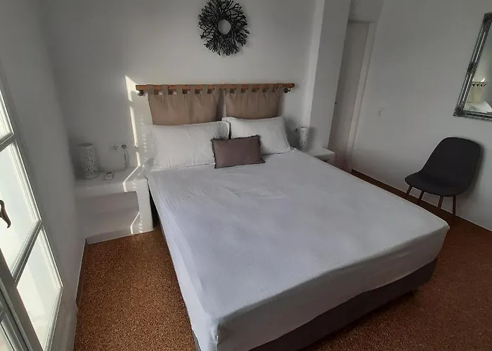 Διαμέρισμα Flora & *